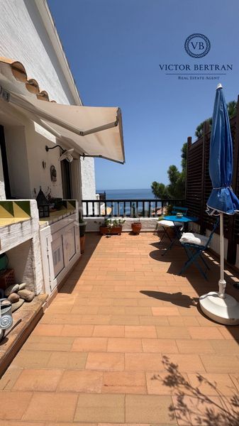 Foto 12686494-a79a-4f84-8a32-babc50992473. Àtic amb xemeneia aparcament piscina a Cau del Llop - Super Fener - Fener Llançà