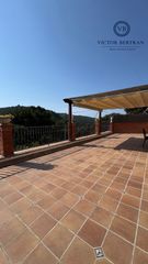 Casa adosada en Sant Cebrià de Vallalta. Casa independiente con amplios exteriores y piscina privada