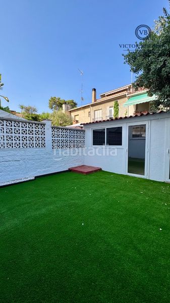 Casa pareada encantadora casa de pueblo totalmente reformada, a pocos minutos de la estación y de la playa. en Masnou (El)
