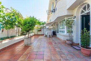 Casa adosada  Carrer d'enric borràs. Urbanización " el palmar ¨
