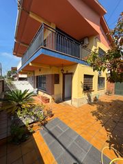 Casa aparellada a Banyeres