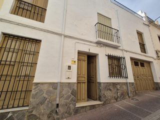 Haus in Berja. Casa dúplex en el centro de berja con terraza, garaje y encanto