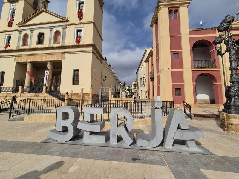 Foto b3762f84-13b5-40d1-a2e2-89fe9496de2b. Casa amb aparcament a Berja
