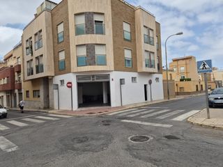 Geschäftsraum in Santa María del Águila. Local en esquina con cambio de uso a vivienda en santa maría del