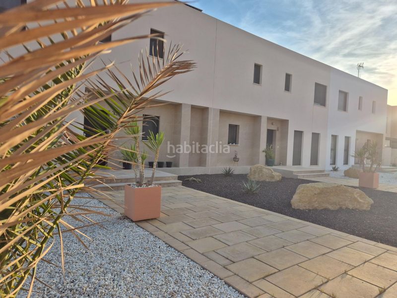 Foto 15d57d2a-5eee-4267-a140-780214415fc0. Casa adossada amb aparcament a Almerimar Ejido (El)