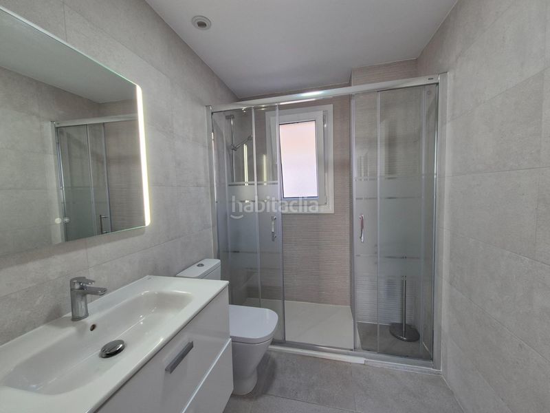 Foto 1cc87799-bbe7-4700-9a04-d5649720d384. Casa adossada amb aparcament a Almerimar Ejido (El)
