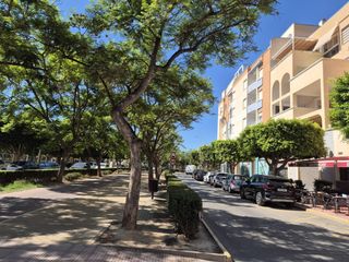 Flat in Pabellón - Estación - El Corte Inglés. Espacioso piso de 4 dormitorios con gran terraza en paseo las lo