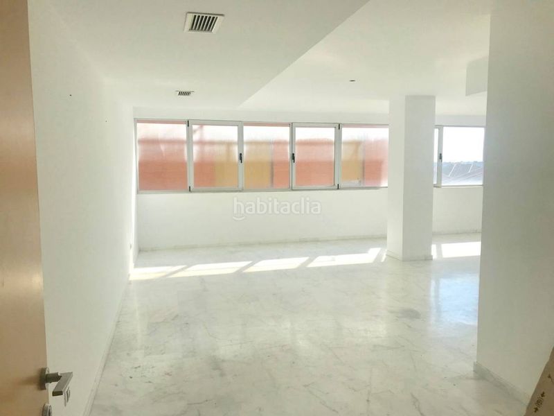 Foto 1766e5e1-ecd1-4204-b18f-2ee0221c4c7e. Edificio en Zona Universitaria Bormujos