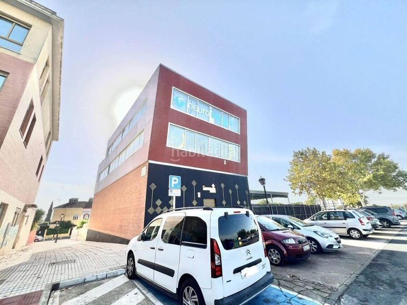 Foto d2295d78-9573-45fe-97d1-b131c735f6b7. Edificio en Zona Universitaria Bormujos