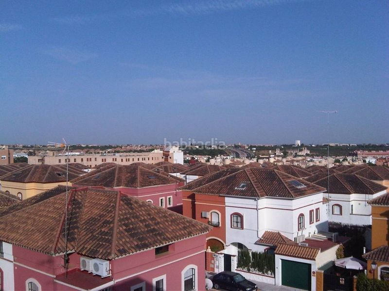 Foto 47a98502-4a69-4ab6-8717-133ab97ae895. Edifici a Zona Universitaria Bormujos