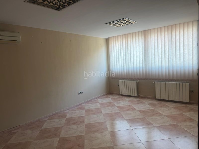 Foto ff78bb80-13a7-425a-9a5e-fc062387a99d. Rent office space in Centro Cáceres