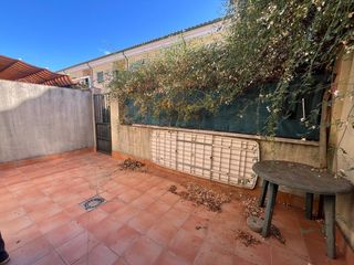 Casa a schiera in Montesol - Mejostilla. Amplio adosado en mejostilla, cáceres  listo para entrar a vivir