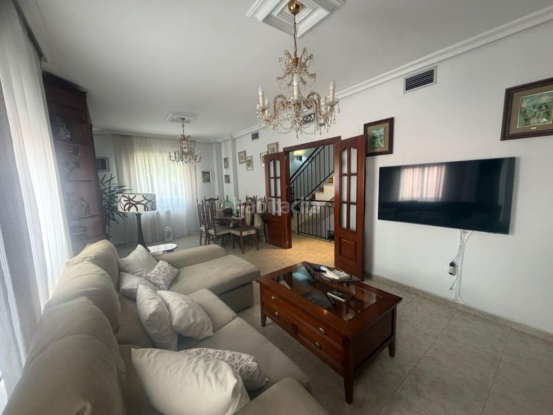 Foto 41f9b27f-b0c3-40e6-9fe8-c8cf9b3997ad. Casa adossada amb aparcament a Centro Cáceres