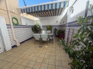 Reihenhaus in Centro. Amplio adosado en caceres  zona fratres a la venta