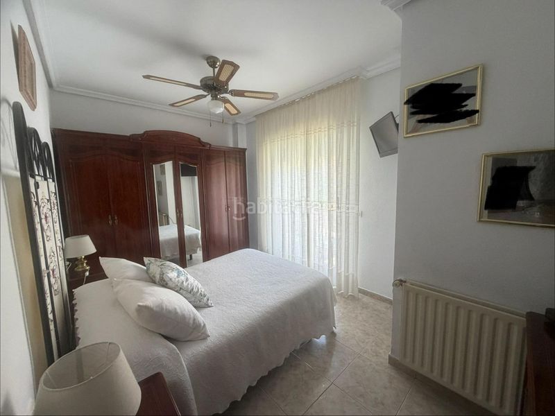 Foto b7e9e739-9149-44f9-a07c-550a3d05f51c. Casa adossada amb aparcament a Centro Cáceres