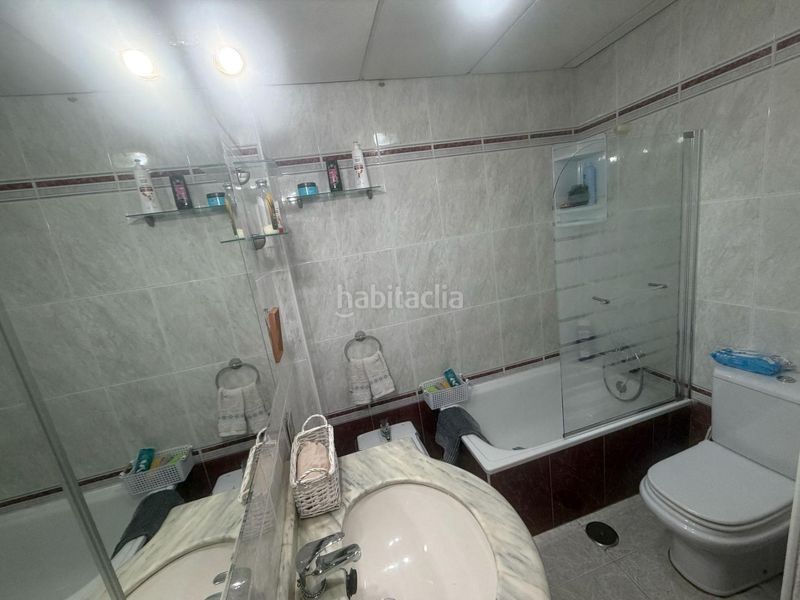 Foto bc62caec-256a-4bec-8927-b035c3efc7a2. Casa adossada amb aparcament a Centro Cáceres