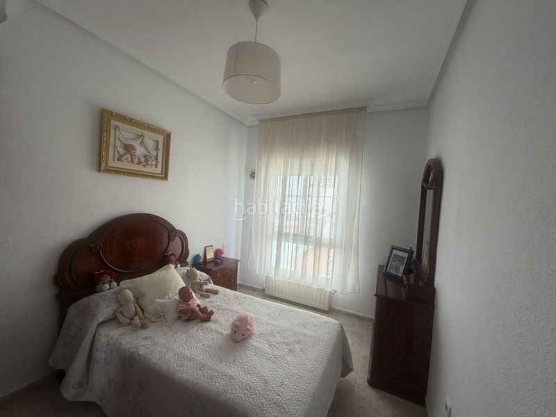 Foto d6fc2ae3-7df8-46dd-bb41-6201ea3717c8. Casa adossada amb aparcament a Centro Cáceres