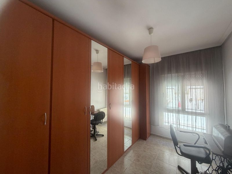 Foto d827147a-675a-4a0e-a199-9f7ce3c8979f. Casa adossada amb aparcament a Centro Cáceres