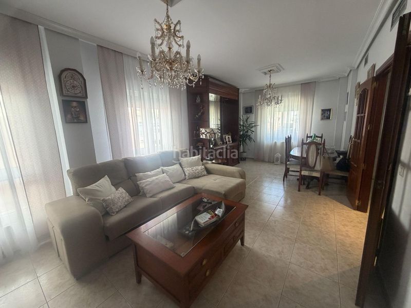 Foto fa976a13-e649-4881-a3ae-a20eb554d655. Casa adossada amb aparcament a Centro Cáceres