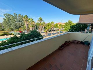 Rent Flat in Ruta de la Plata. Amplio piso en alquiler en la zona r66 de cáceres