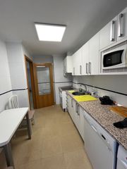Appartement à Centro. Amplio y luminoso piso en venta en la zona de colón, cáceres