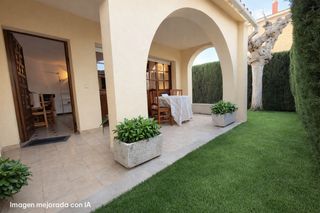 Reihenhaus in Calafell - cl jaume pallares 1. Casa adosada con jard�n en esquina y garaje en el residencial  c