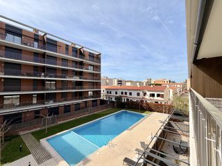 Etagenwohnung in Calafell - av mossen jaume soler 60. Piso con terraza y piscina en waves calafell con 3 habitaciones