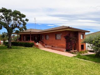 Casa  Calafell - cl terra alta 50. Chalet independiente en planta baja con espacios polivalentes en