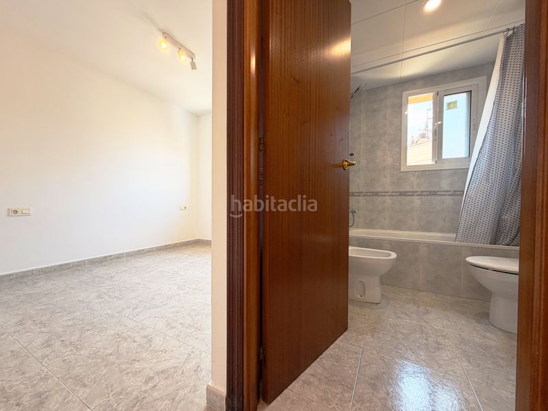 Foto b8448e0b-a9c4-4292-a1b4-41ea32b1e7a8. Pis amb aparcament piscina a Segur Platja Segur de Calafell