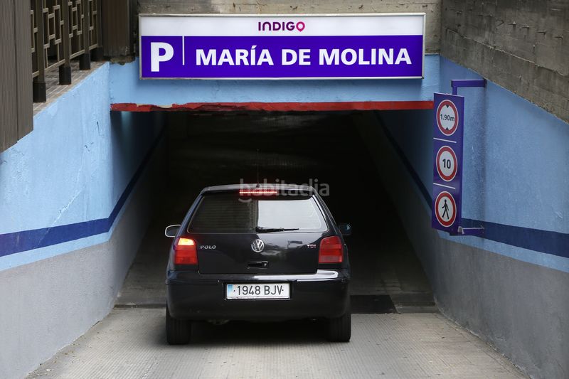 Foto 4bf6acb4-953c-4be0-b826-617485fd31e9. Rent car parking in calle de maría de molina 48 in Madrid