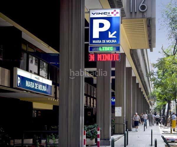 Foto a2a90e81-2d4a-4c34-abdd-afd30d3507b8. Rent car parking in calle de maría de molina 48 in Madrid