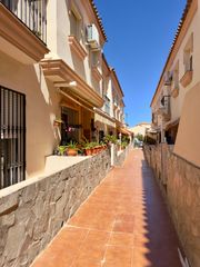 Casa adossada  Calle santo ángel. Exclusiva casa adosada a 300 metros de la playa en san fernando