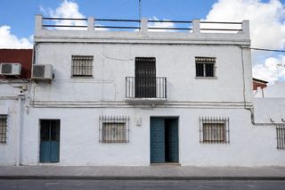 House in El Juncal - Vallealto. ¡oportunidad única! gran casa de 242 m² con acceso por dos calle
