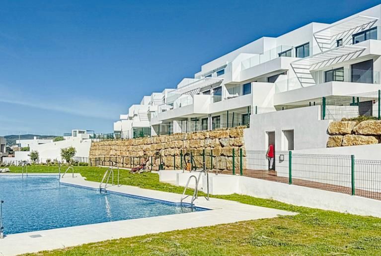 Foto 4f26b3fd-74c6-4e01-8d2f-122fde6ad715. Pis amb piscina a bahía de Casares Casares
