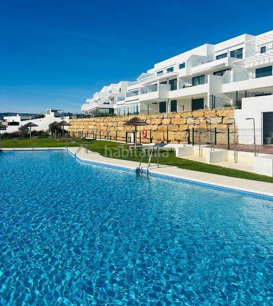 Foto f6837449-1318-43b0-8adf-eea4607e9ea7. Pis amb piscina a bahía de Casares Casares