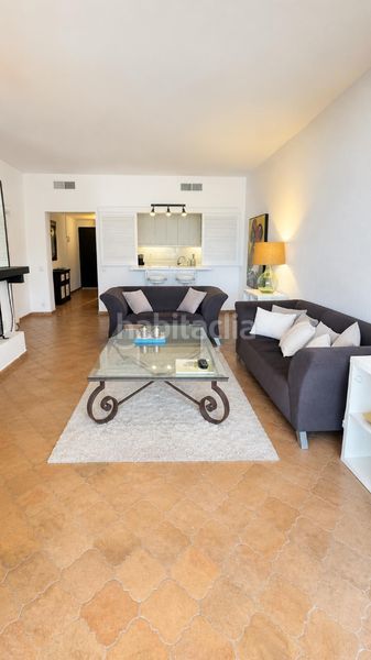 Foto 4fa79987-bdff-458b-8424-c0b26546913d. Pis amb xemeneia calefacció a Puerto Banús Marbella