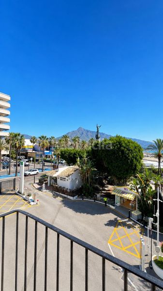 Foto d3e4a79f-897a-44ba-9b3a-55899a76be84. Pis amb xemeneia calefacció a Puerto Banús Marbella