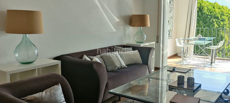 Foto d42a7b25-b1b9-4878-8694-9fbbfecec606. Pis amb xemeneia calefacció a Puerto Banús Marbella