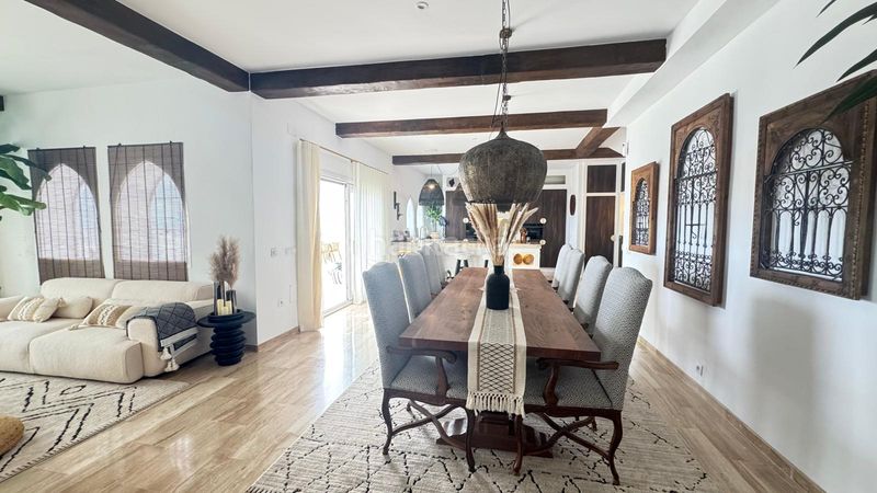 Foto 86a2a35f-1b71-45d2-a7cf-184a51717b12. Xalet amb xemeneia aparcament piscina a Chullera Manilva