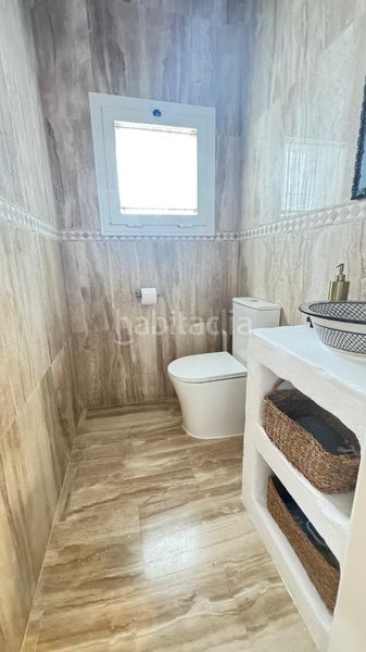 Foto f6ca5f5f-8cd9-4b64-9380-d80a3e18aed6. Xalet amb xemeneia aparcament piscina a Chullera Manilva