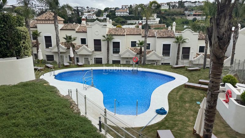 Foto 565e48df-de94-4327-995b-ad61baa0db5e. Casa adossada amb xemeneia aparcament piscina a Valle Romano Golf Estepona