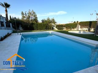 Casa adossada  Calle alborán. A la venta encantador chalet adosado en torre de benagalbón (mál