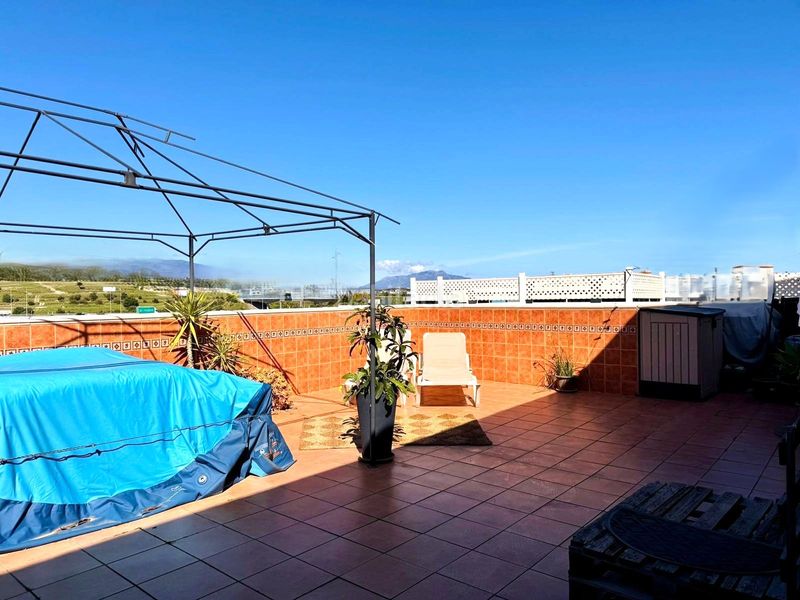 Foto 414a8840-5f2c-4e23-bad8-e62ba49981d3. Àtic amb aparcament a sierra de Estepona - avda. de andalucía Estepona