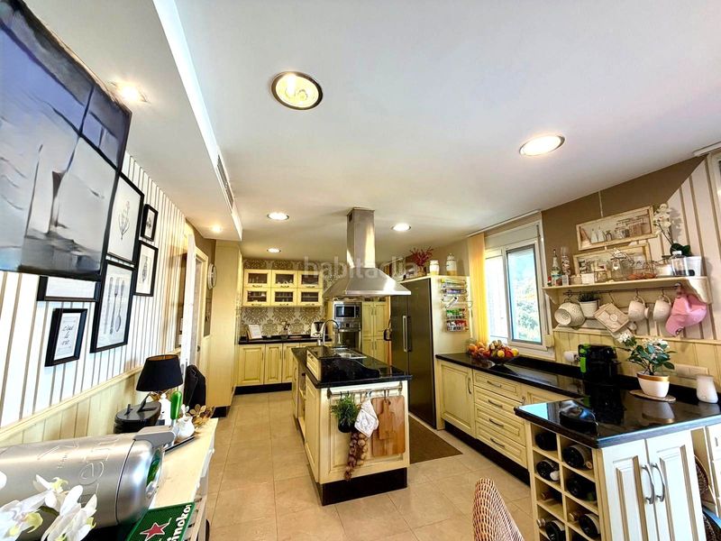 Foto 4cc819b4-9584-4ac2-b634-b5a3fc015232. Àtic amb aparcament a sierra de Estepona - avda. de andalucía Estepona