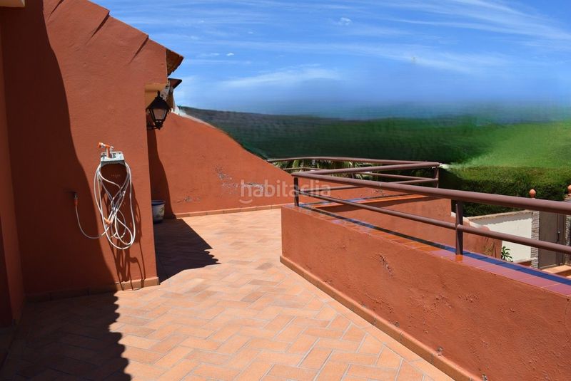Foto 00224319-3af5-4d2e-be99-a96ea98e16ed. Casa aparellada amb aparcament piscina a Puerto de la Duquesa Manilva