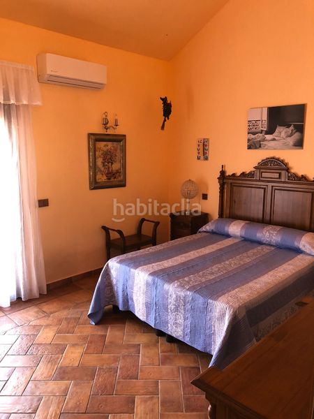 Foto 1f60de76-2ca8-493a-bbfc-f5e93f0a0e79. Casa aparellada amb aparcament piscina a Puerto de la Duquesa Manilva