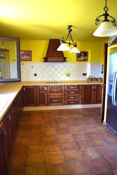 Foto 26bf30e5-4387-4530-a9df-fde7815bca19. Casa aparellada amb aparcament piscina a Puerto de la Duquesa Manilva