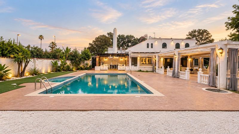 Foto 11c670fe-236d-4afe-9be0-7b2c010b1cab. Edifici amb piscina a Zona Calvario Estepona