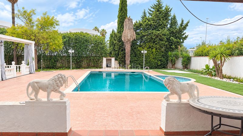 Foto 8a4cafa3-eae6-42f3-b168-c04d35406066. Edifici amb piscina a Zona Calvario Estepona