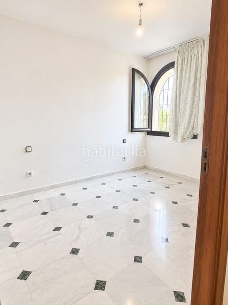 Foto e219d2f9-25a9-43e8-9b4b-ff04371f0189. Edifici amb piscina a Zona Calvario Estepona